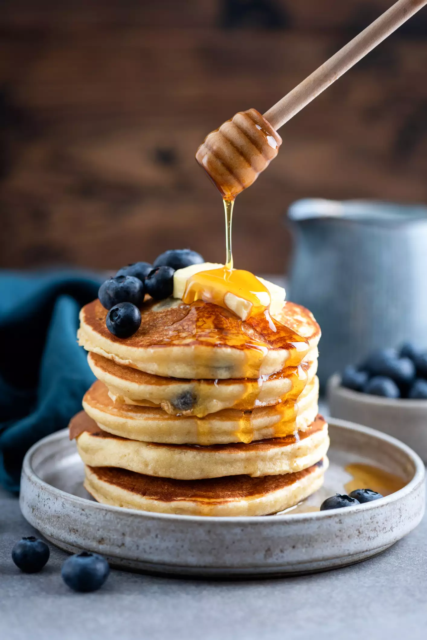 Maple Syrup vs. Honey: Which Is Healthier?